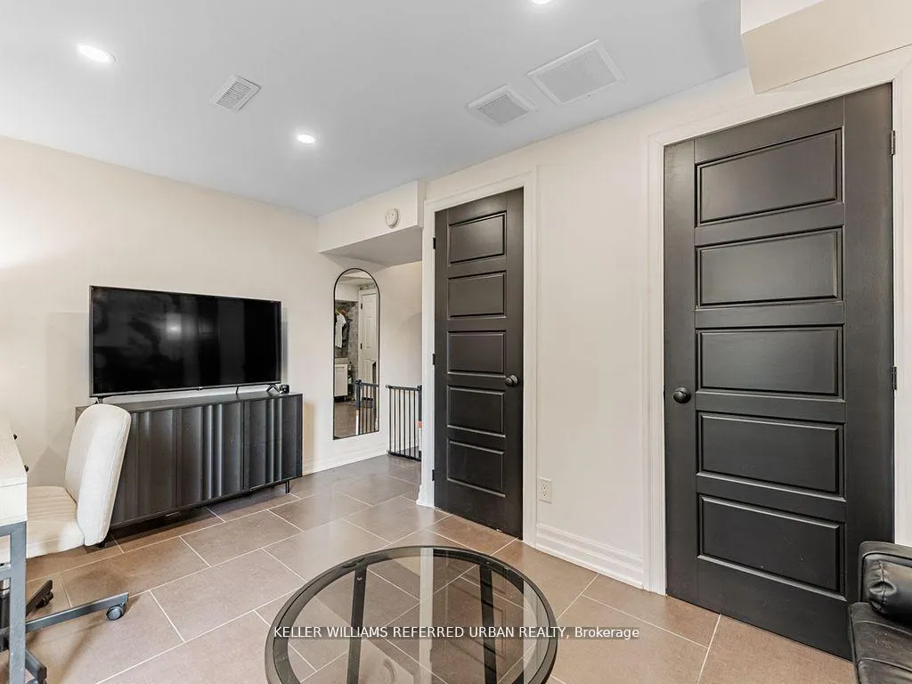 Photo 18 of 48 Wyatt Lane, Aurora, Bayview Wellington — HOMEH