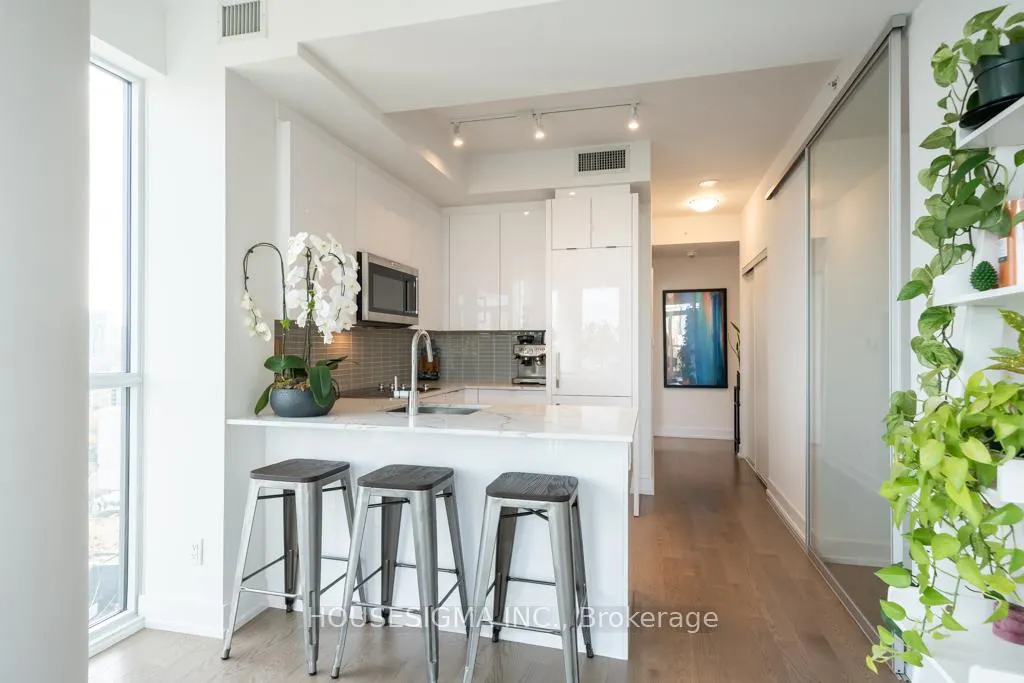 Photo 10 of Unit 1304, 181 Bedford Road, Toronto, The Annex — HOMEH