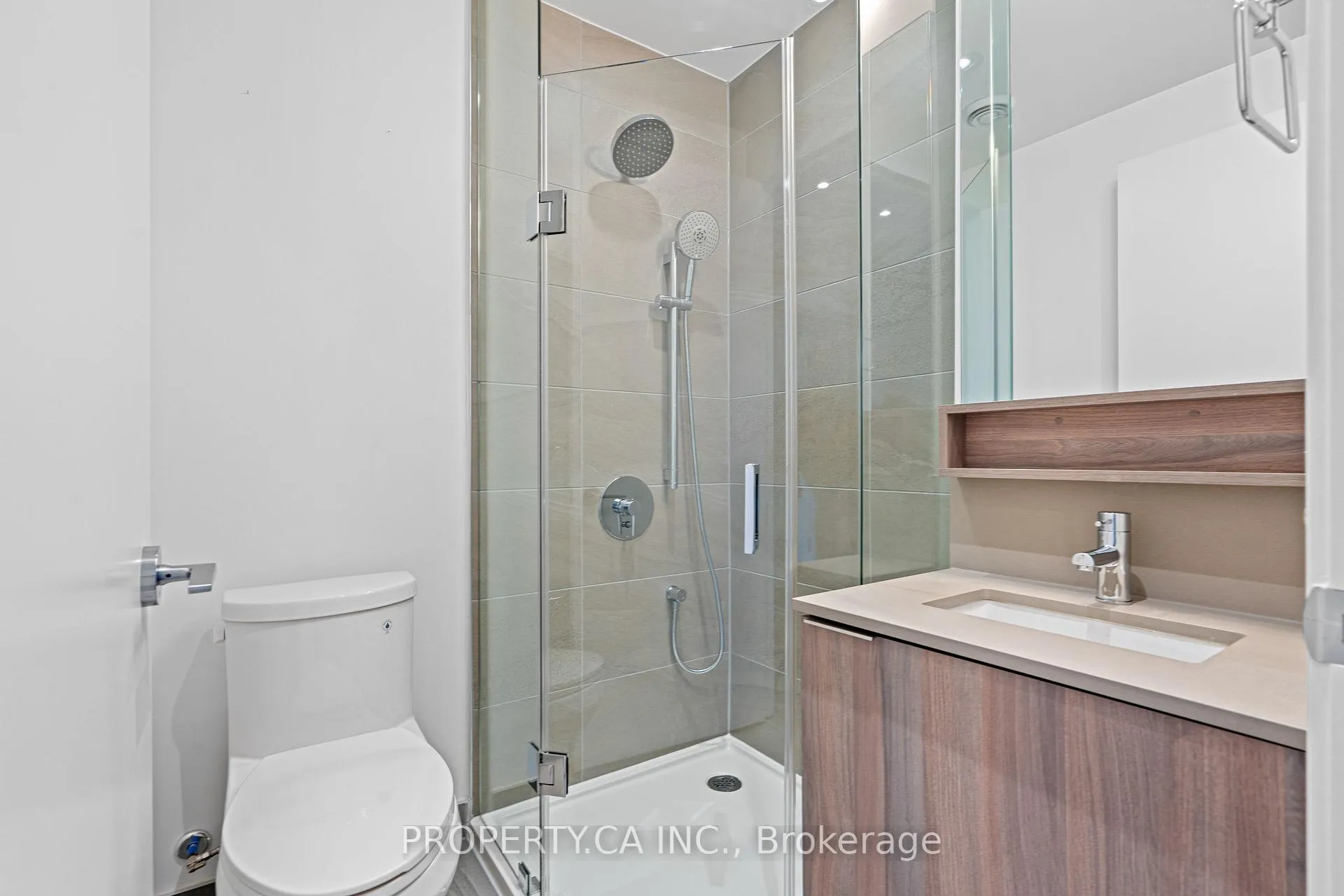 Front of Unit 4915, 950 Portage Parkway
