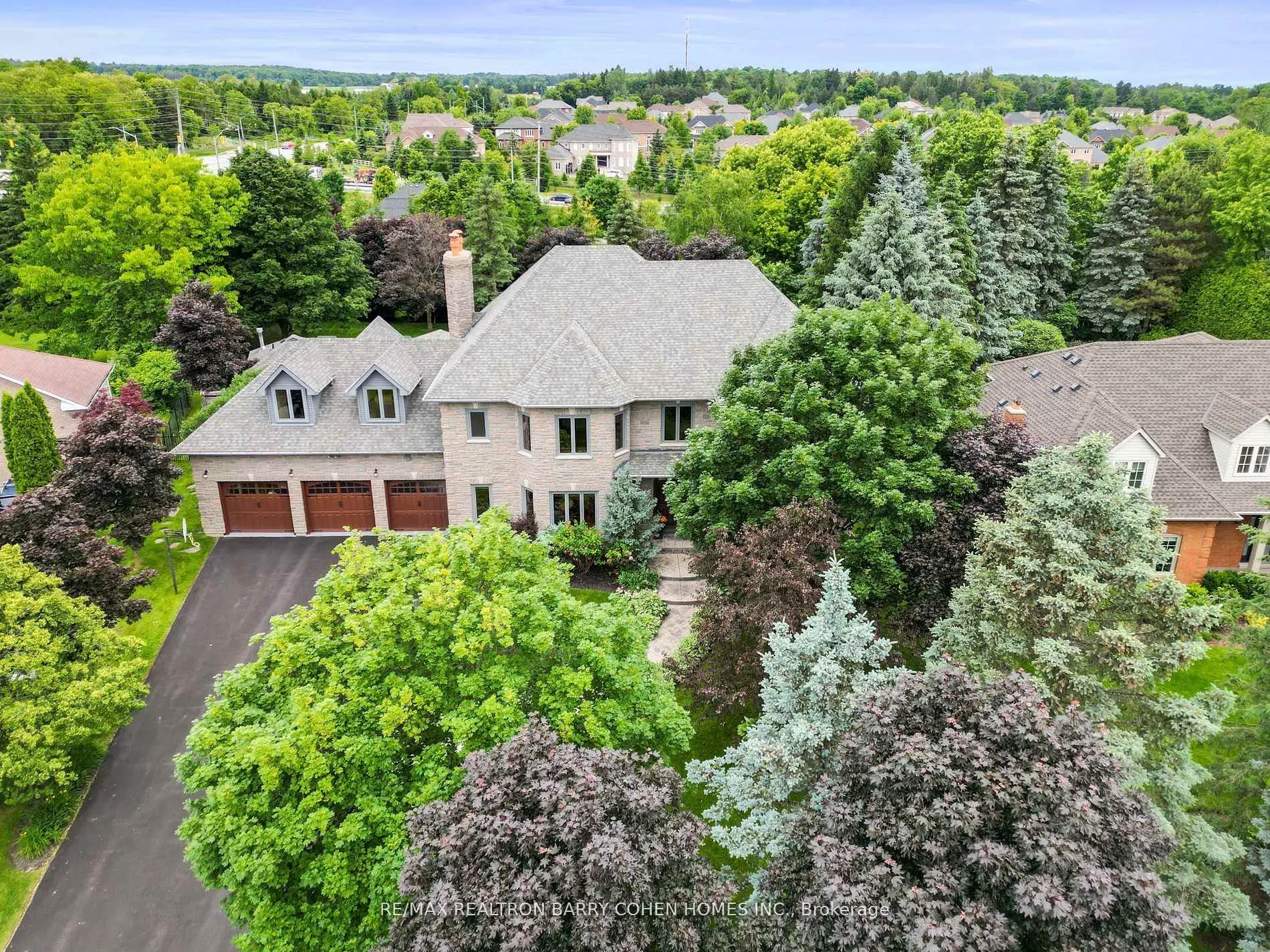 Front of 157 Treegrove Circle S