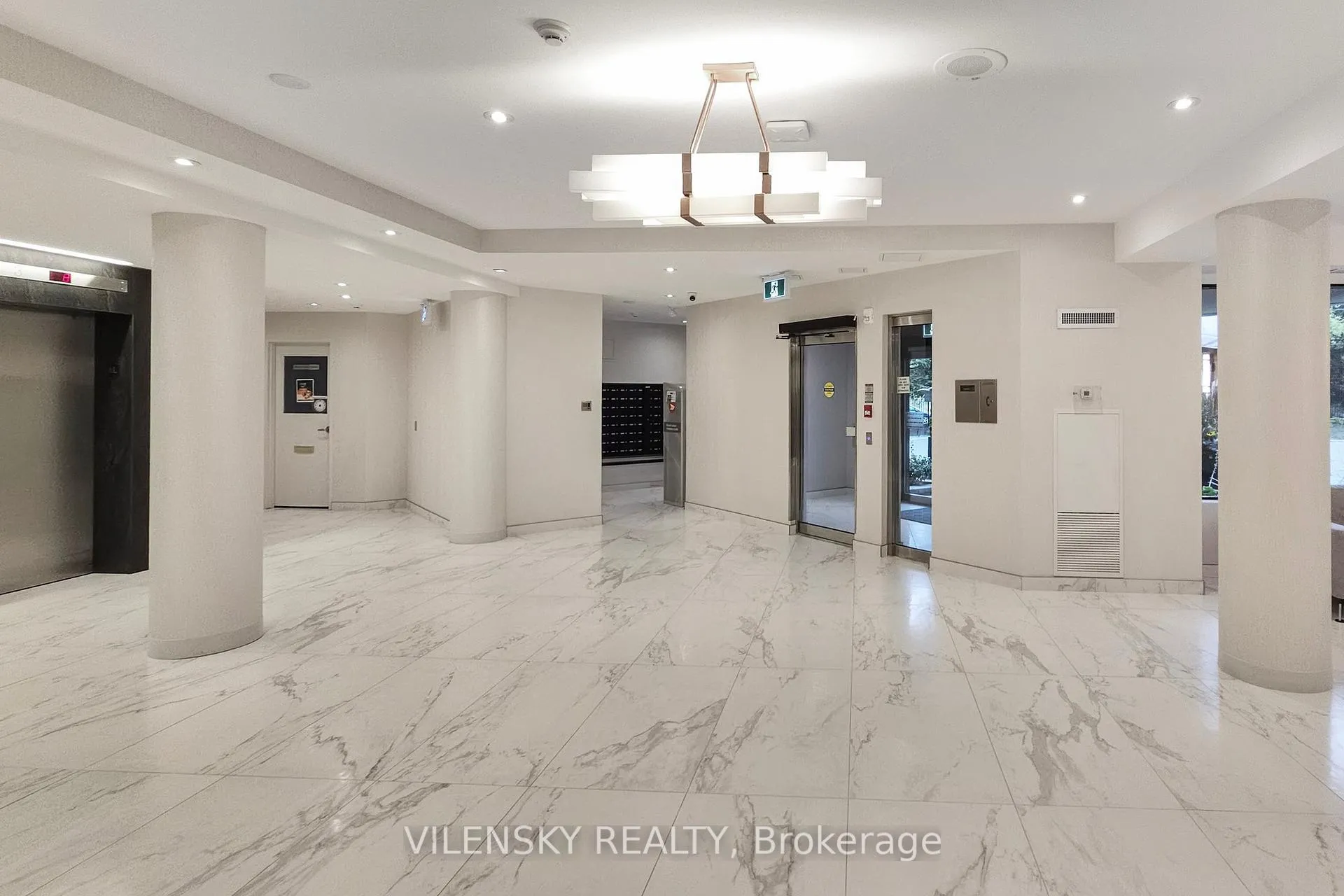 Photo 3 of Unit 514, 7460 Bathurst Street, Vaughan, Brownridge — HOMEH