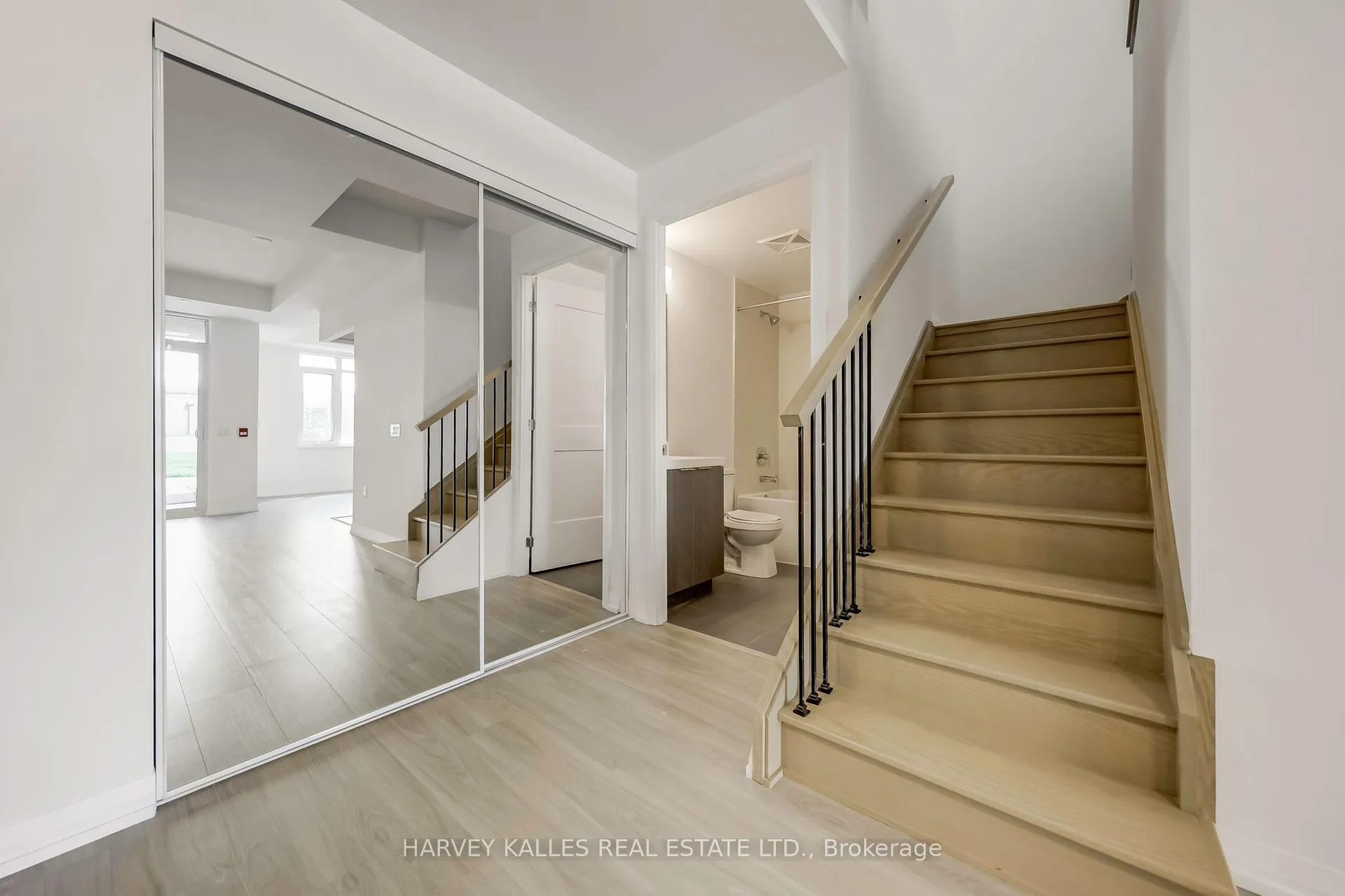 Photo 3 of Unit TH115, 50 Dunfield Avenue, Toronto, Mount Pleasant West — HOMEH