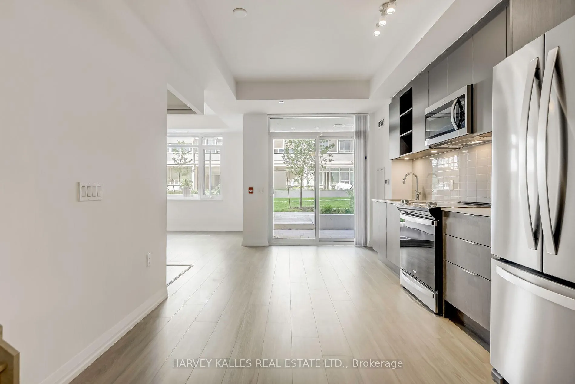 Photo 4 of Unit TH115, 50 Dunfield Avenue, Toronto, Mount Pleasant West — HOMEH