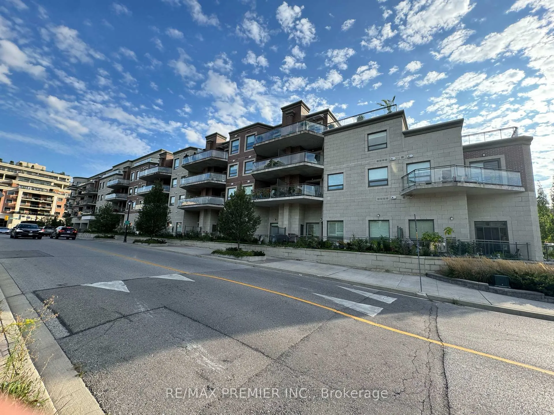 Front of Unit 313, 86 Woodbridge Avenue S