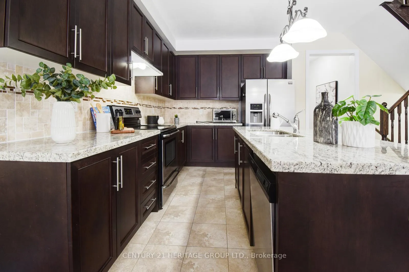 Photo 7 of 55 Alex Campbell Crescent, King, King City — HOMEH