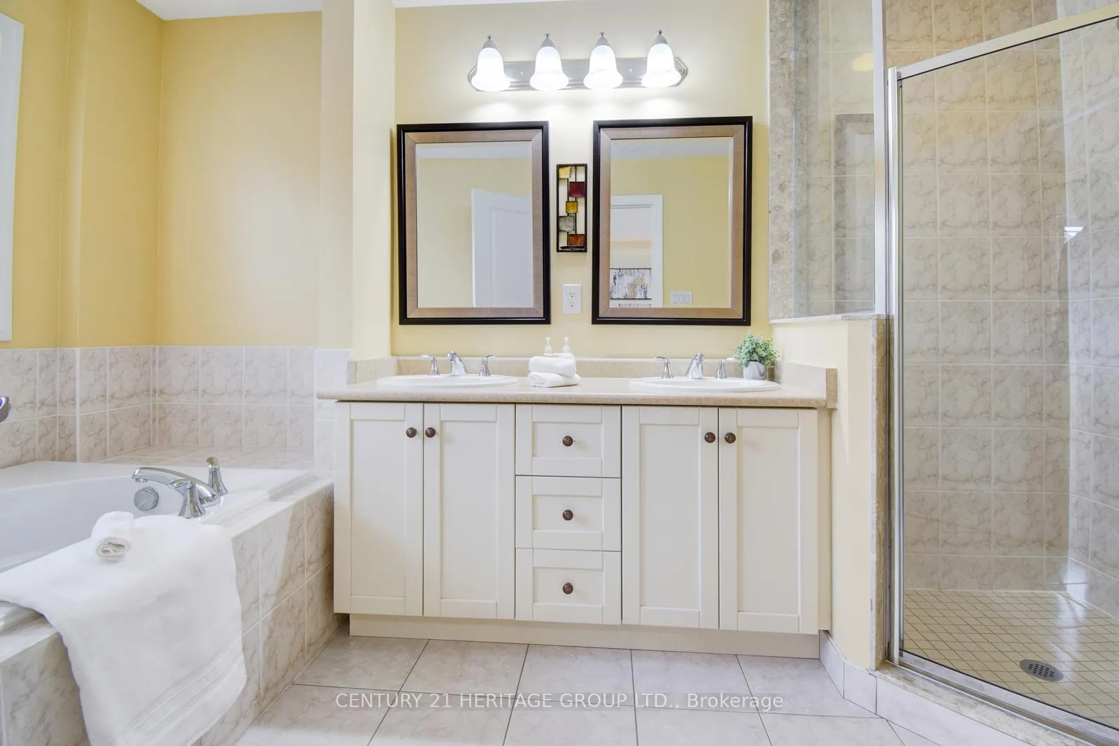 Photo 15 of 55 Alex Campbell Crescent, King, King City — HOMEH