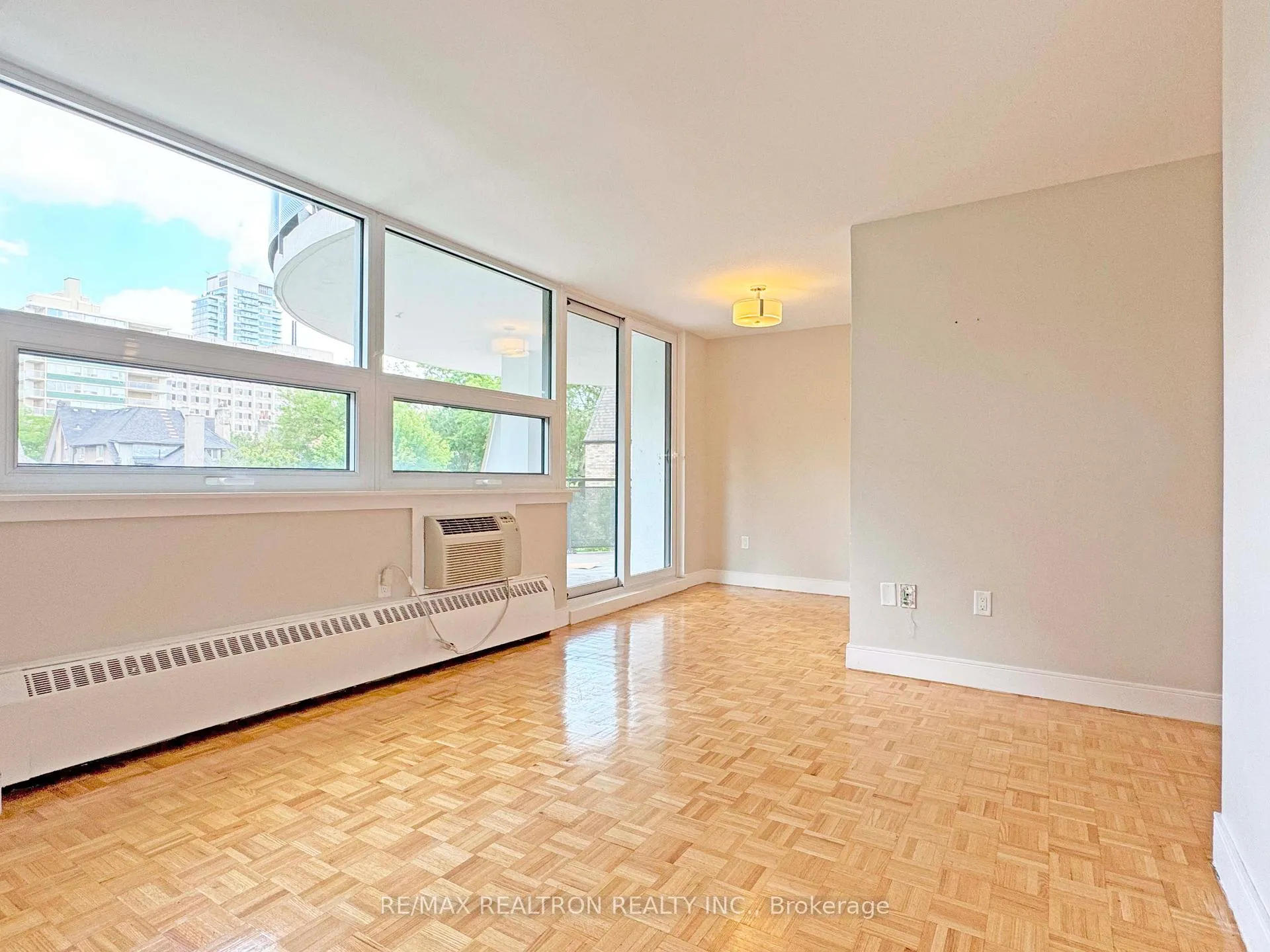 Photo 5 of Unit 306, 485 Huron Street, Toronto, The Annex — HOMEH