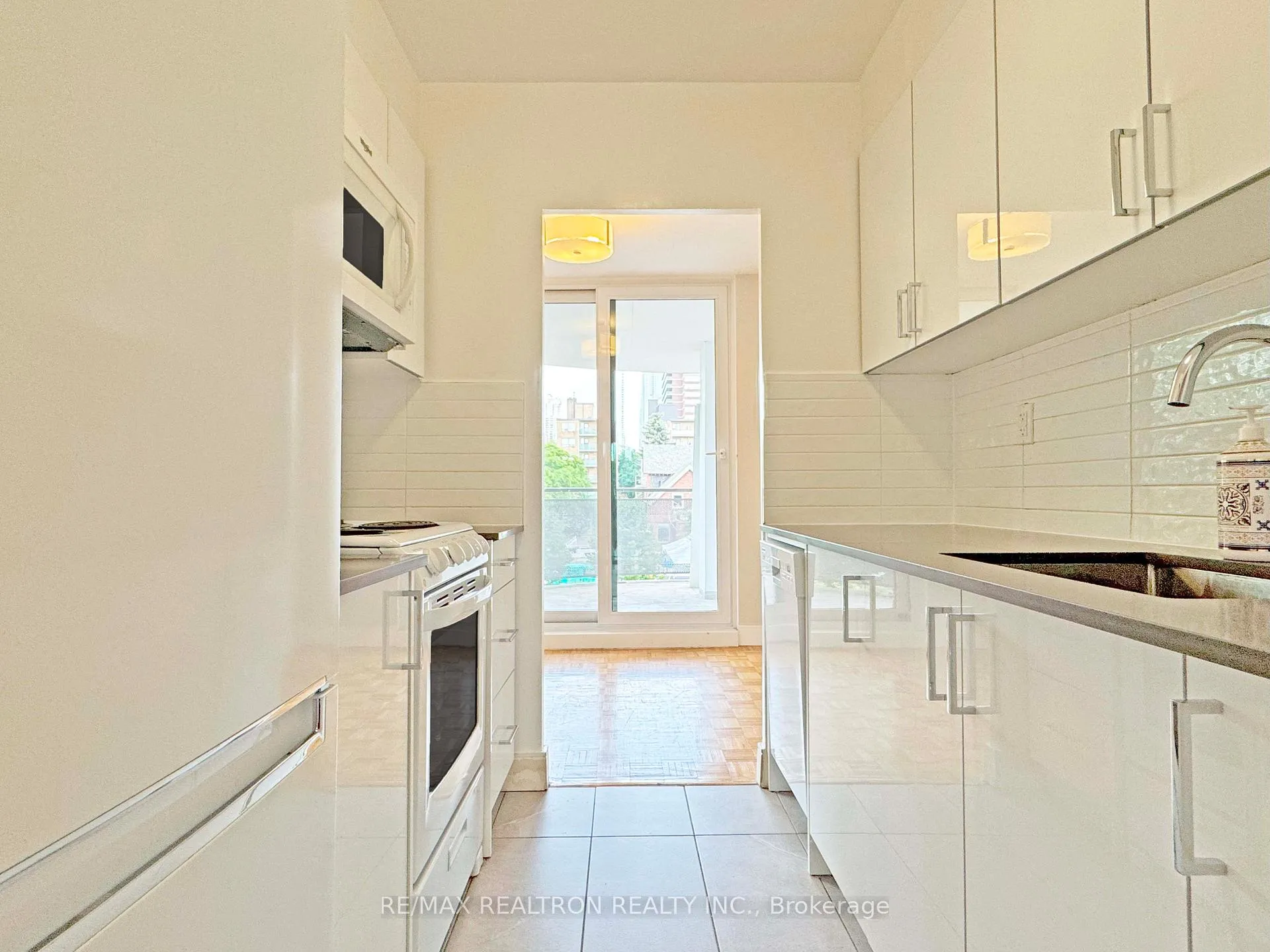 Photo 8 of Unit 306, 485 Huron Street, Toronto, The Annex — HOMEH