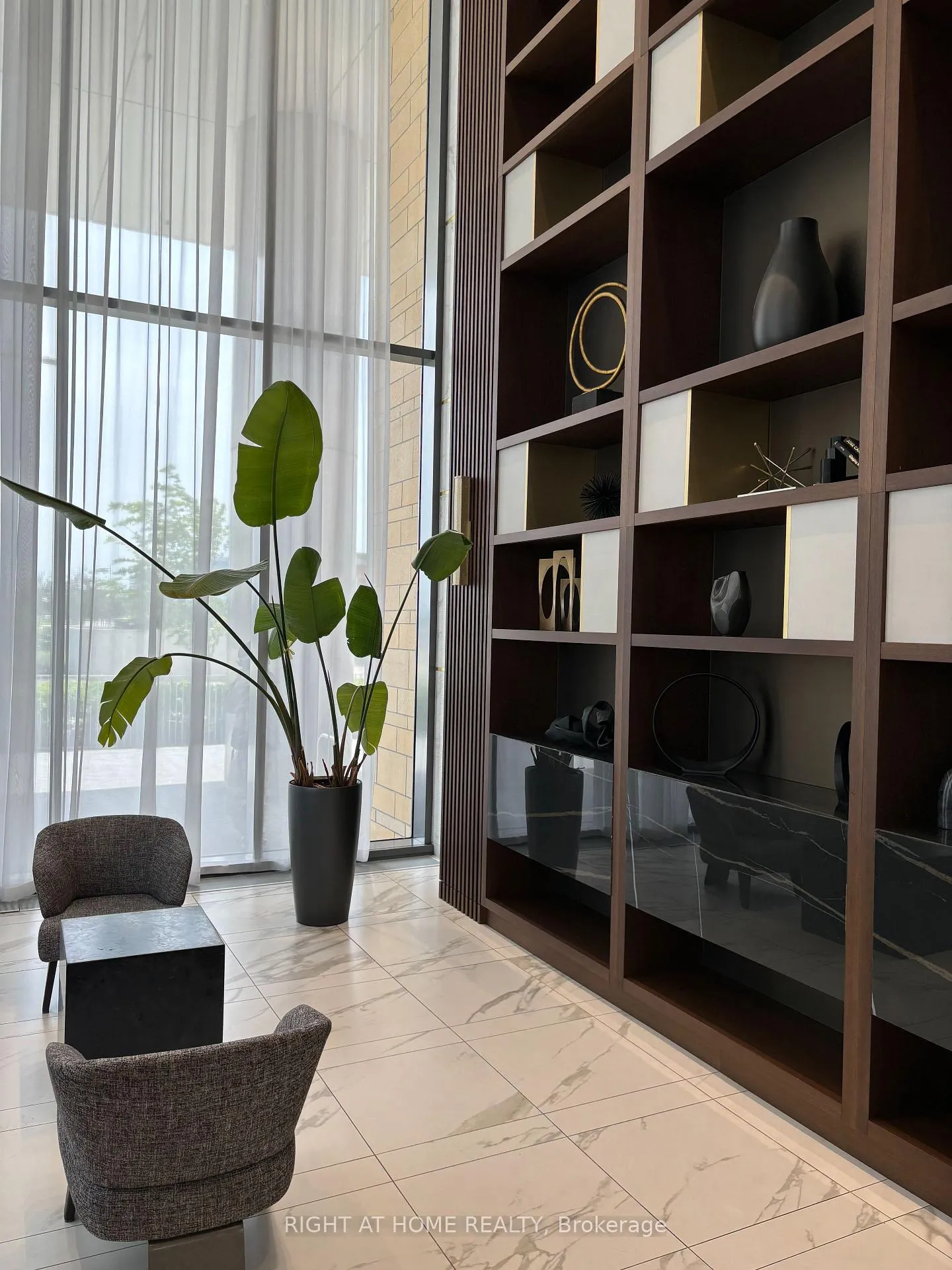 Photo 2 of Unit PH-11, 950 Portage Parkway, Vaughan, Vaughan Corporate Centre — HOMEH