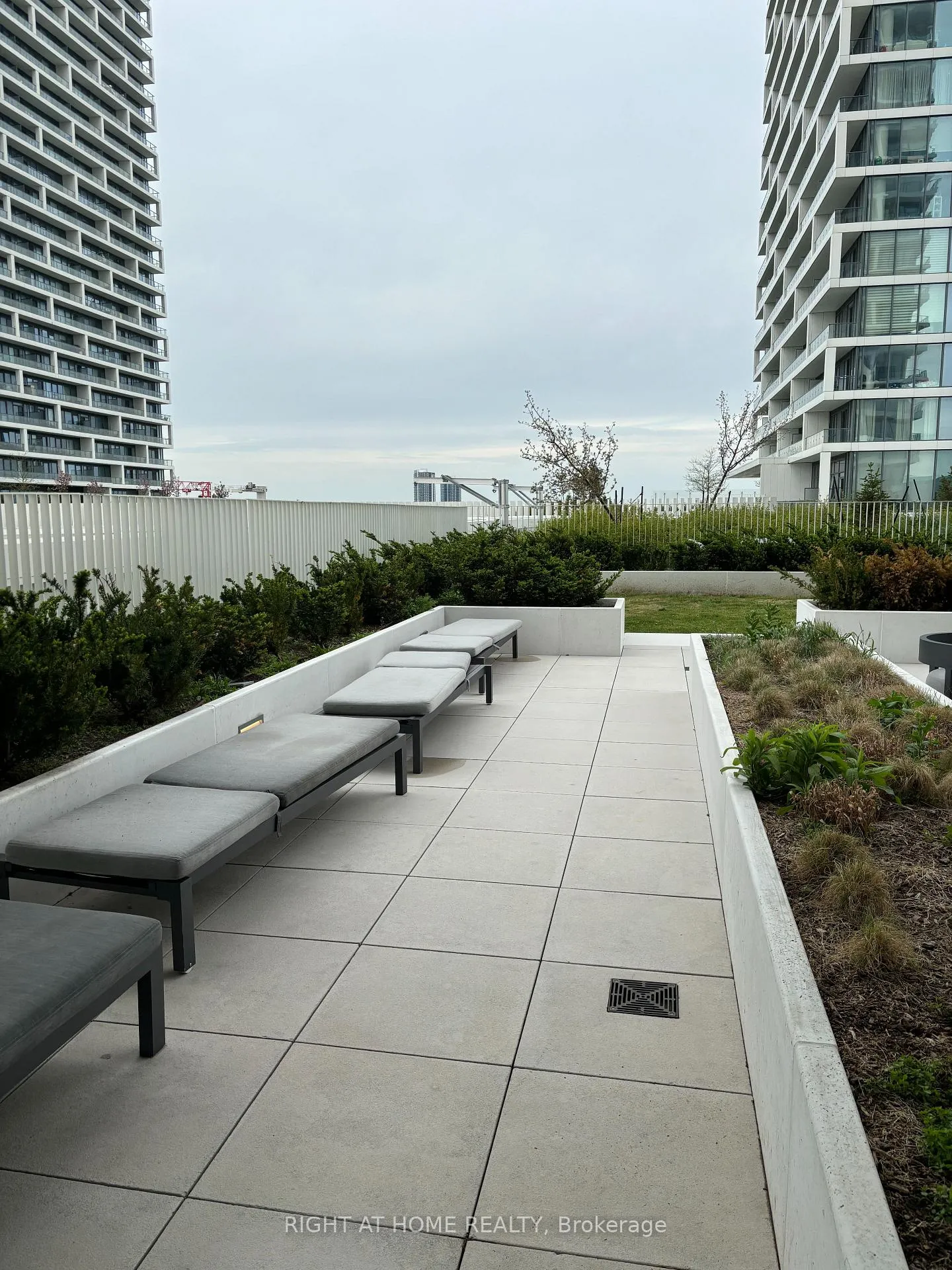 Photo 5 of Unit PH-11, 950 Portage Parkway, Vaughan, Vaughan Corporate Centre — HOMEH