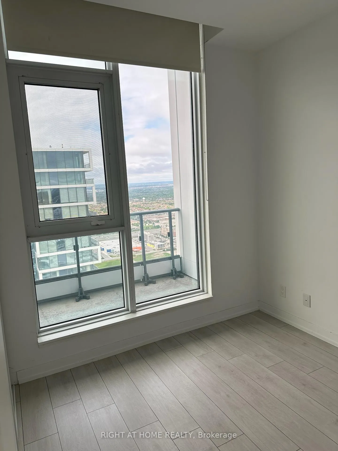 Photo 17 of Unit PH-11, 950 Portage Parkway, Vaughan, Vaughan Corporate Centre — HOMEH
