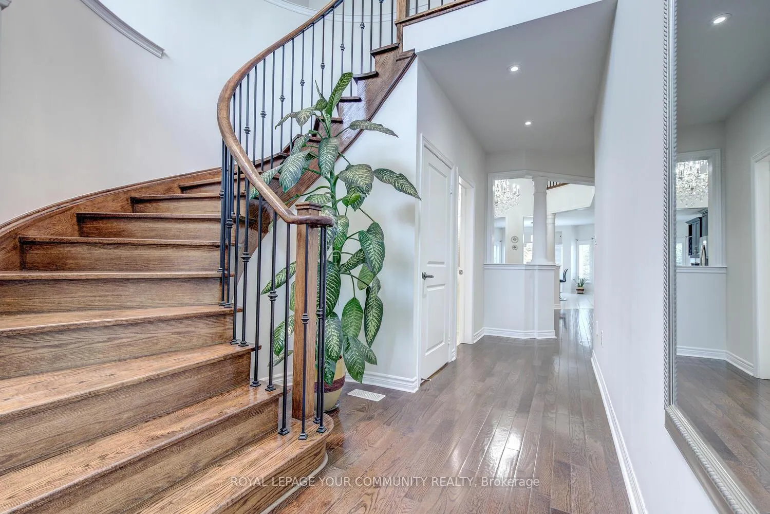 Photo 5 of 23 Barletta Drive, Vaughan, Patterson — HOMEH