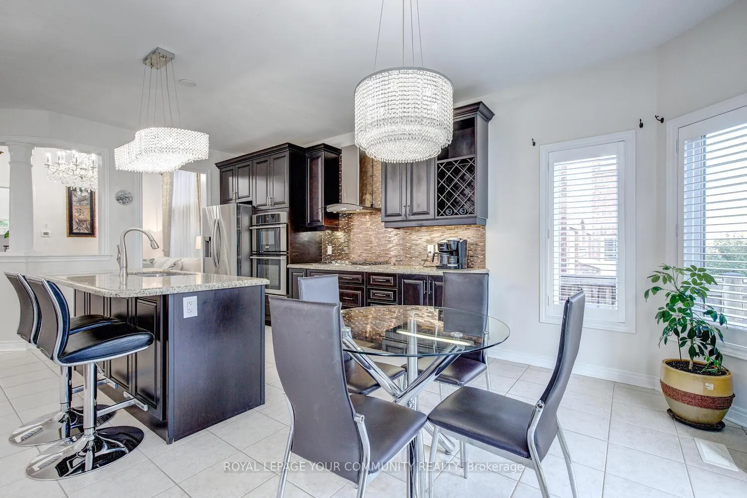 Photo 13 of 23 Barletta Drive, Vaughan, Patterson — HOMEH
