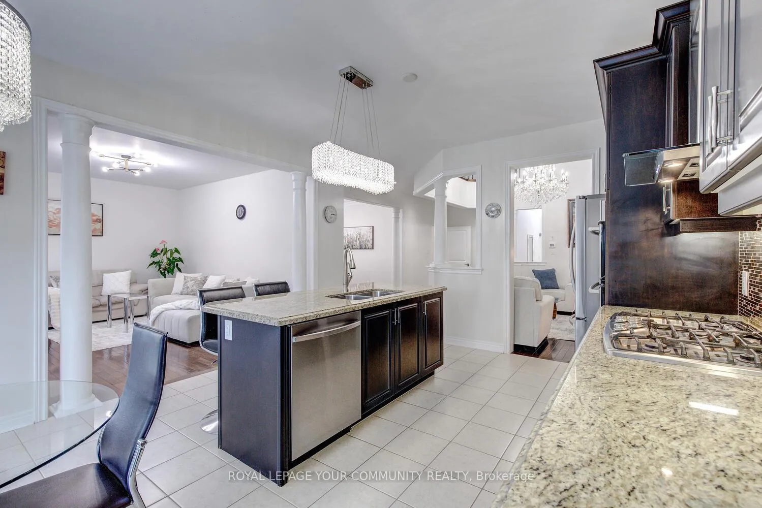 Photo 14 of 23 Barletta Drive, Vaughan, Patterson — HOMEH