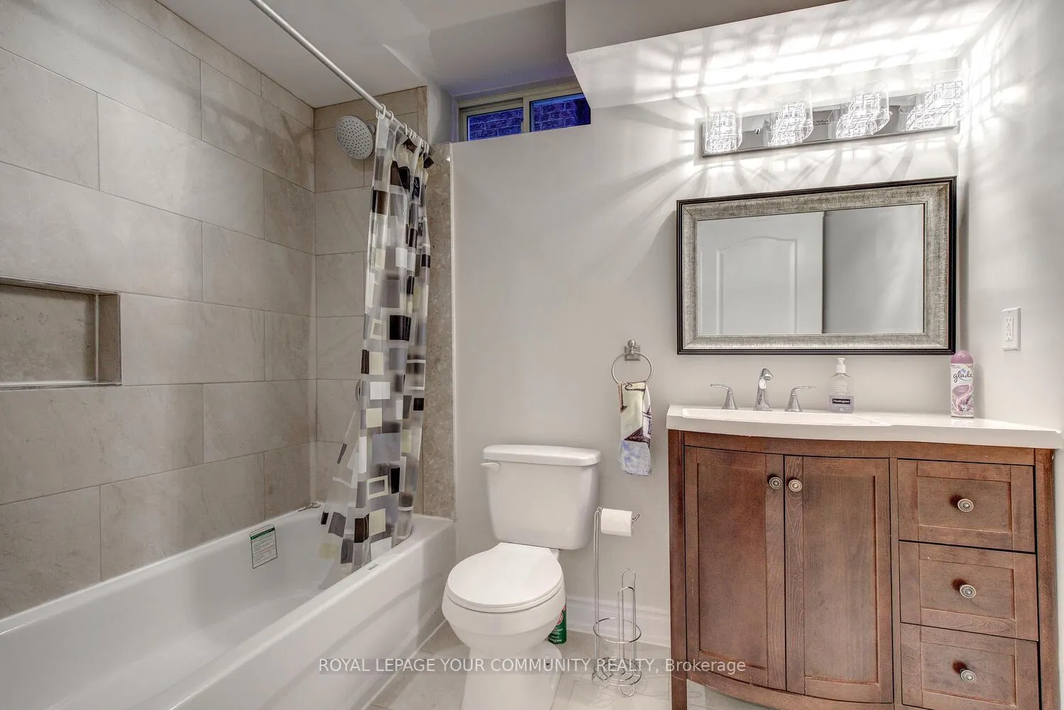 Photo 33 of 23 Barletta Drive, Vaughan, Patterson — HOMEH