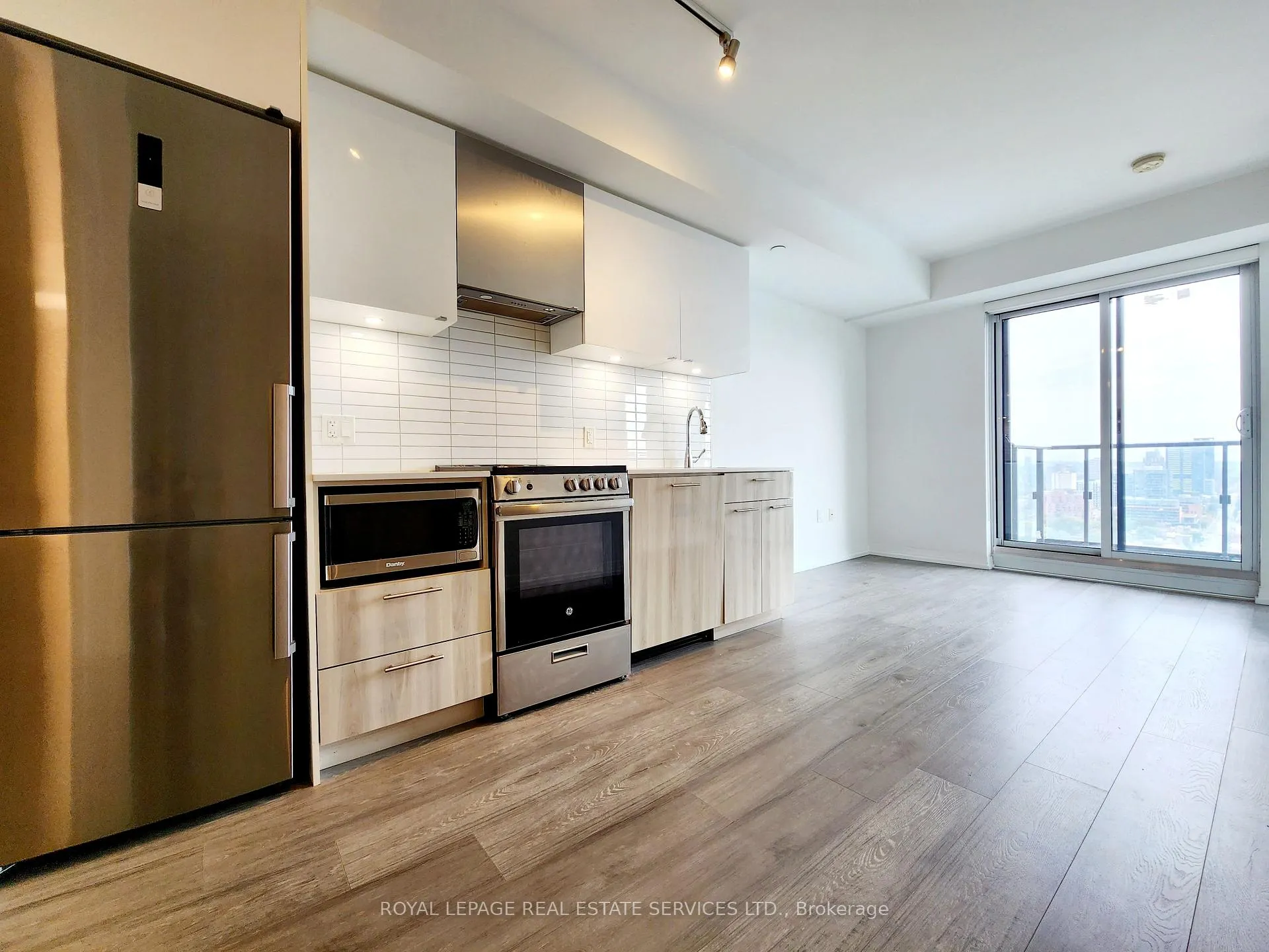 Front of Unit 2315, 251 Jarvis Street