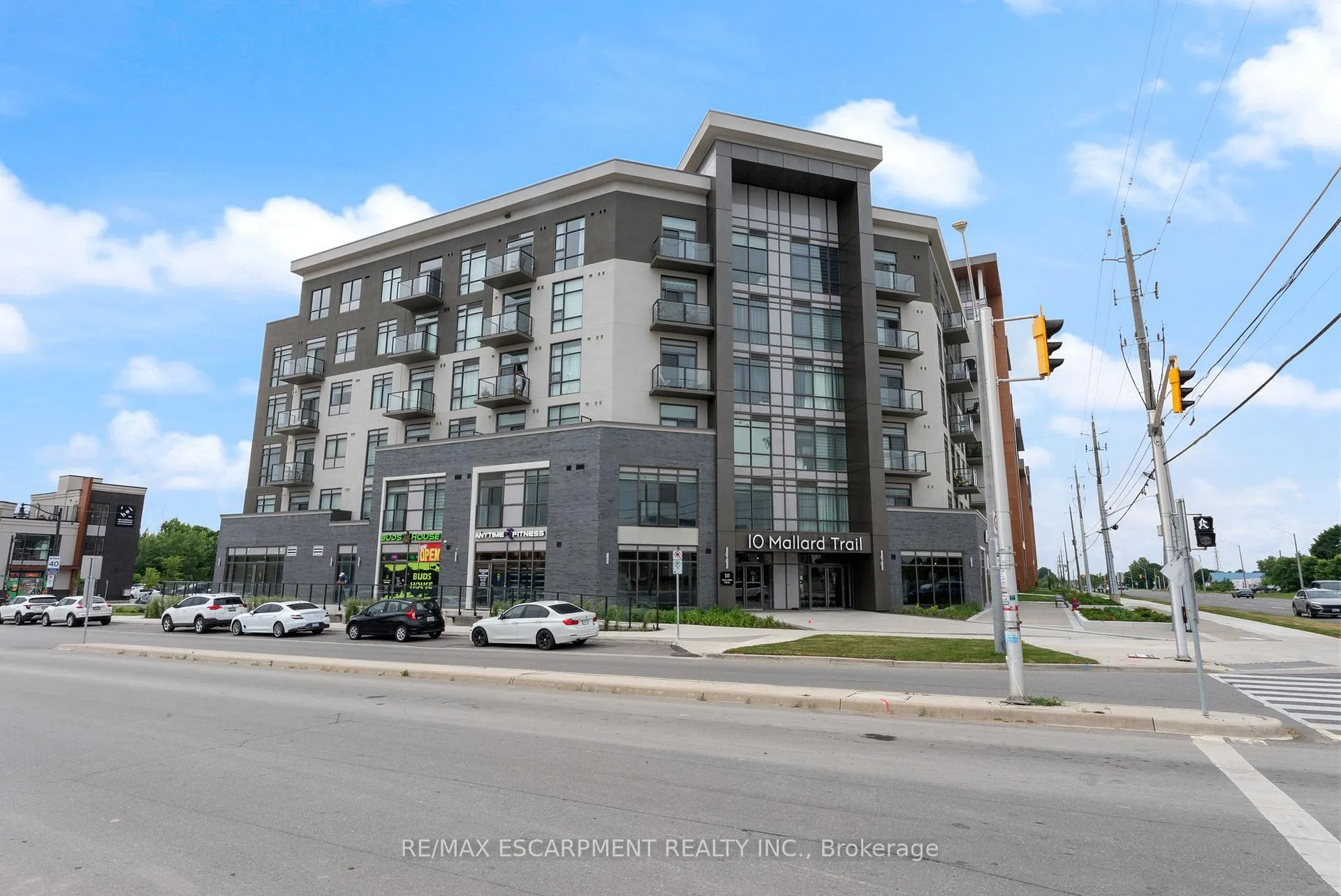Photo 2 of Unit 331, 10 Mallard Trail, Hamilton, Waterdown — HOMEH