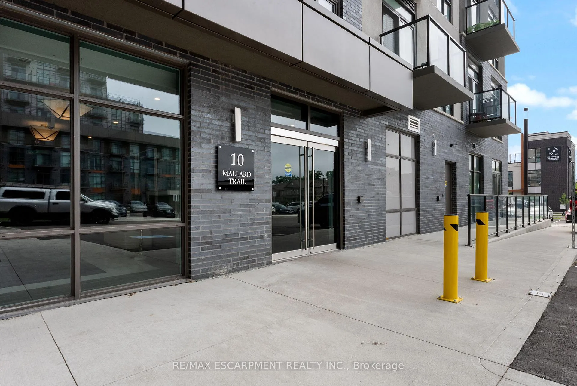 Photo 6 of Unit 331, 10 Mallard Trail, Hamilton, Waterdown — HOMEH