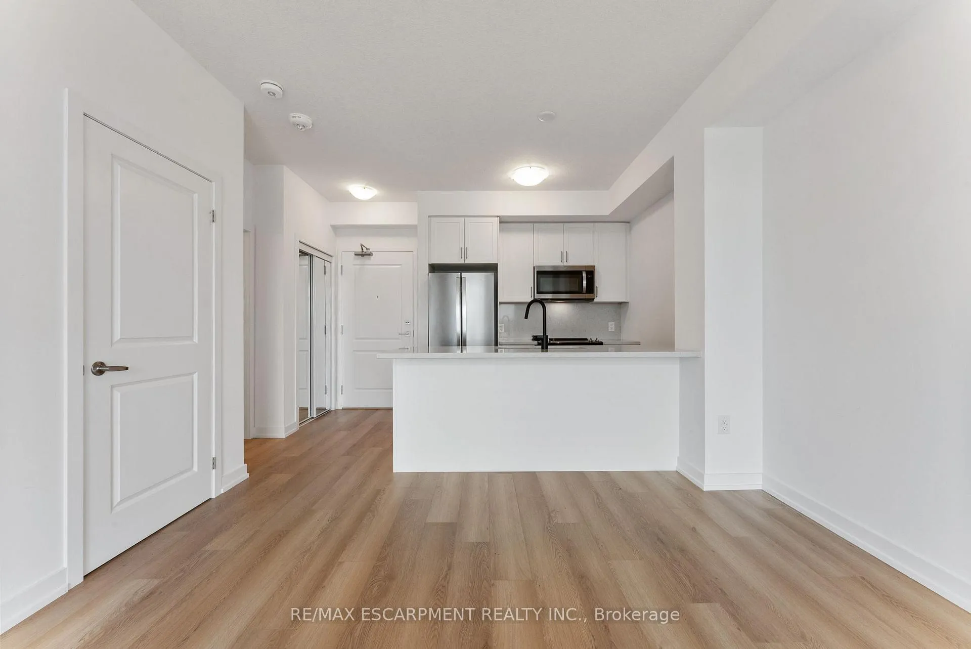 Photo 8 of Unit 331, 10 Mallard Trail, Hamilton, Waterdown — HOMEH