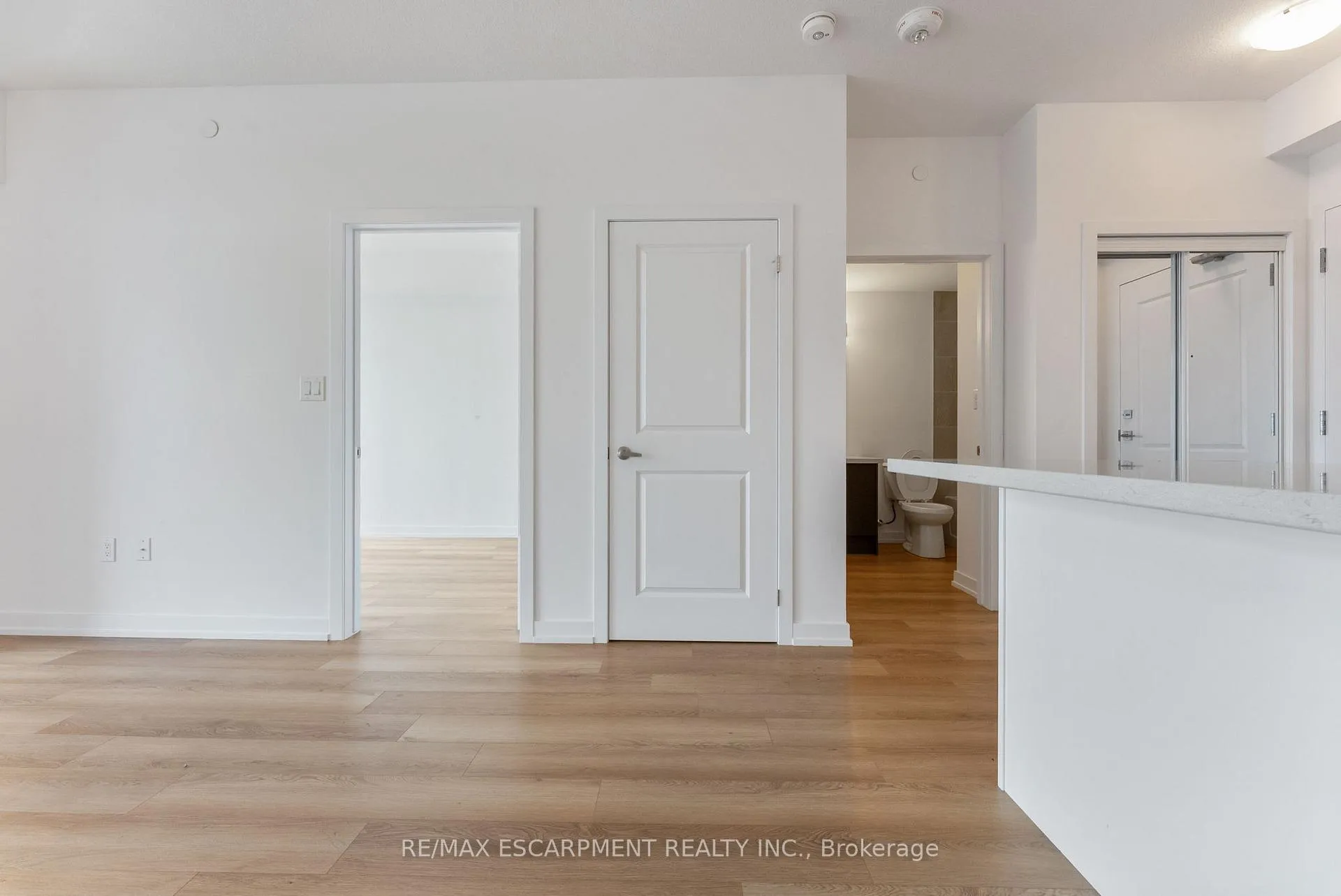 Photo 10 of Unit 331, 10 Mallard Trail, Hamilton, Waterdown — HOMEH