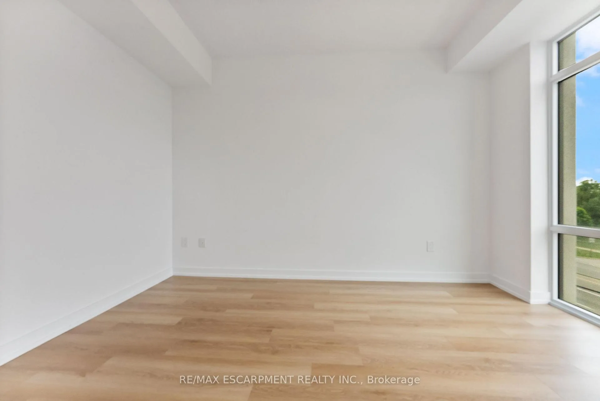 Photo 16 of Unit 331, 10 Mallard Trail, Hamilton, Waterdown — HOMEH