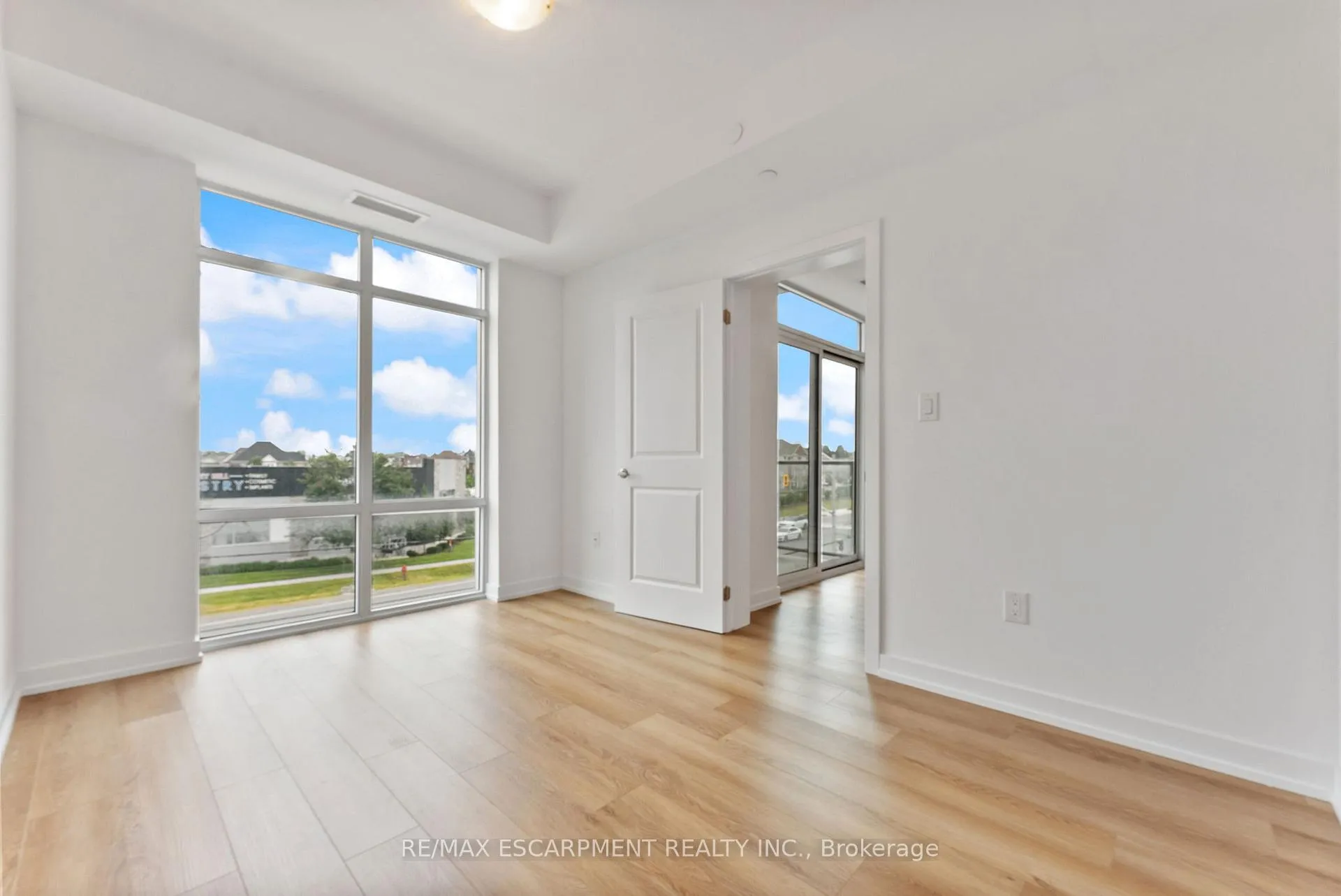 Photo 17 of Unit 331, 10 Mallard Trail, Hamilton, Waterdown — HOMEH
