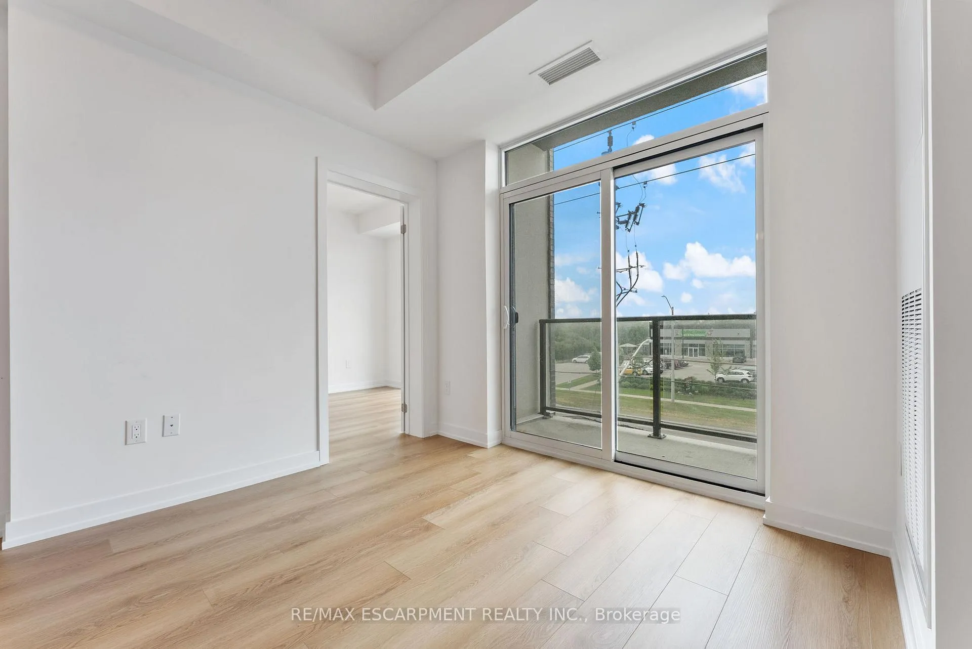 Photo 19 of Unit 331, 10 Mallard Trail, Hamilton, Waterdown — HOMEH