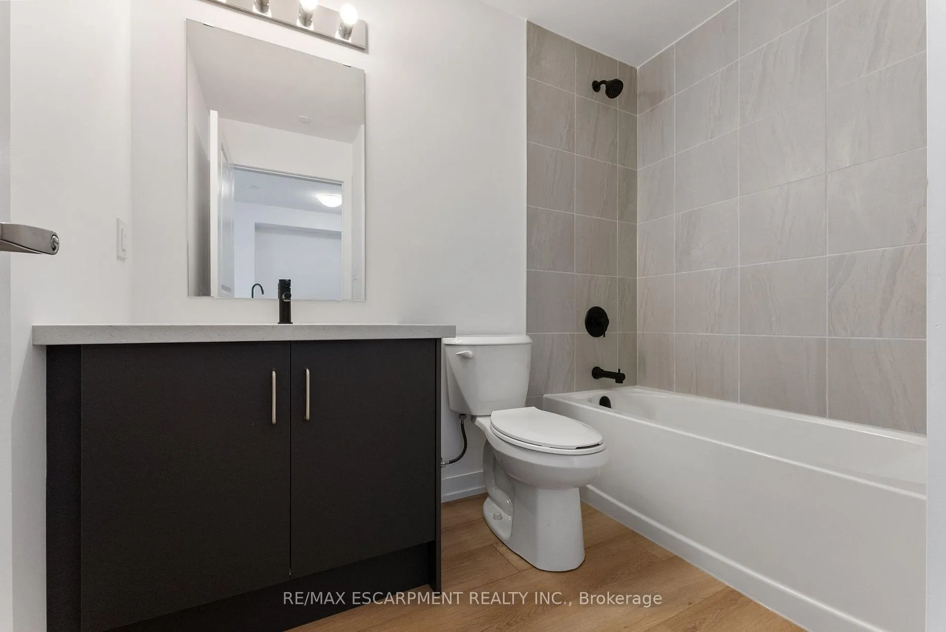Photo 23 of Unit 331, 10 Mallard Trail, Hamilton, Waterdown — HOMEH