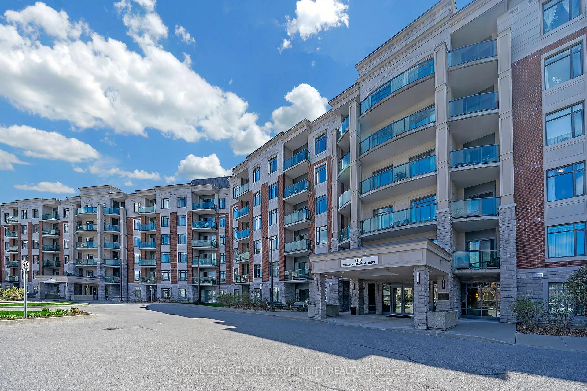 Photo 2 of Unit 301, 400 William Graham Drive, Aurora, Rural Aurora — HOMEH