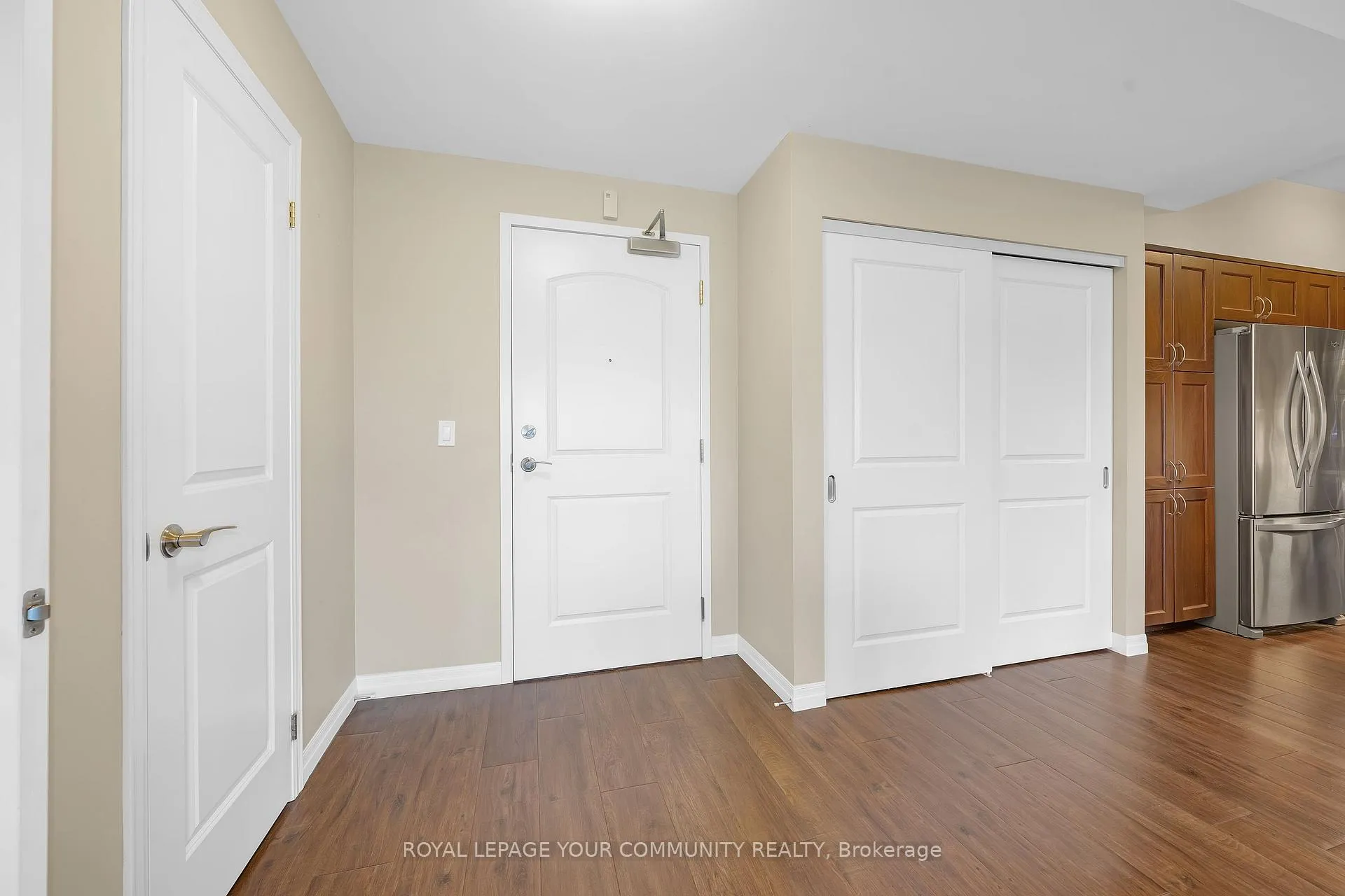 Photo 4 of Unit 301, 400 William Graham Drive, Aurora, Rural Aurora — HOMEH