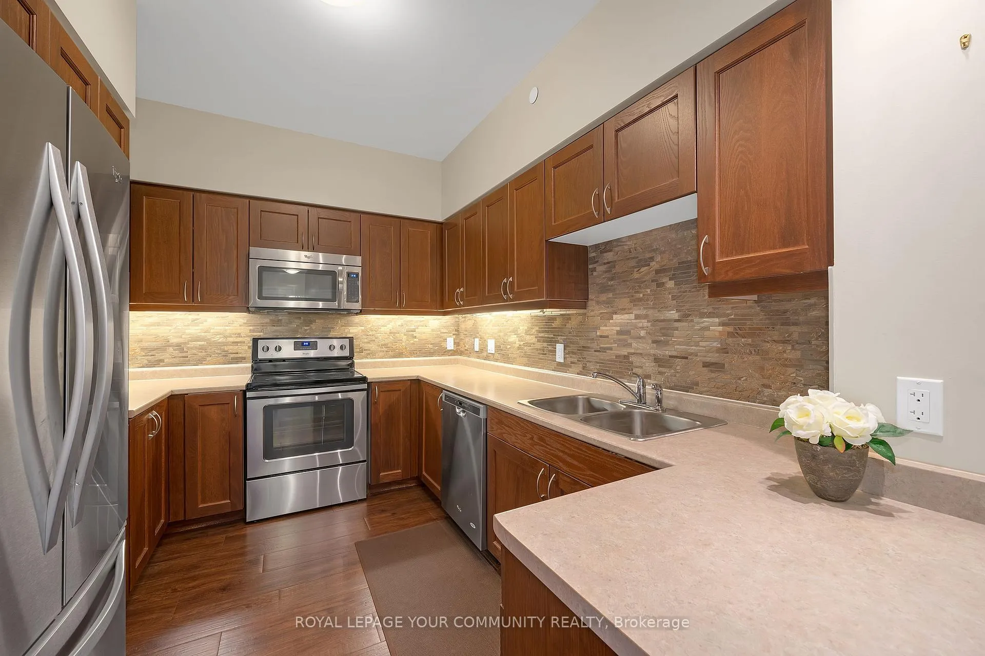 Photo 9 of Unit 301, 400 William Graham Drive, Aurora, Rural Aurora — HOMEH