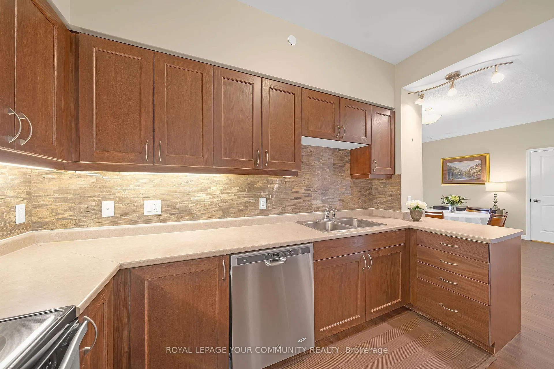 Photo 10 of Unit 301, 400 William Graham Drive, Aurora, Rural Aurora — HOMEH