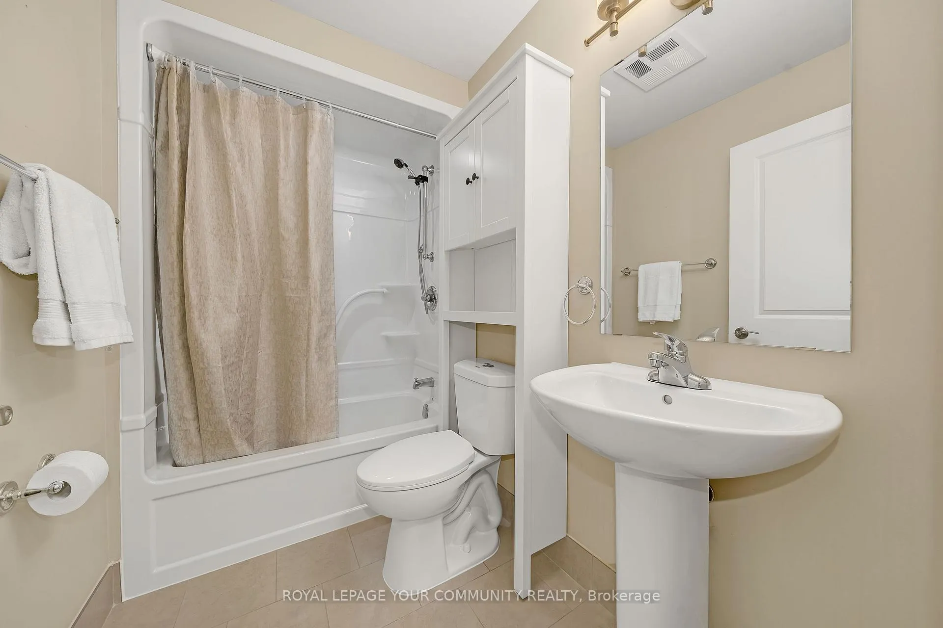 Photo 11 of Unit 301, 400 William Graham Drive, Aurora, Rural Aurora — HOMEH
