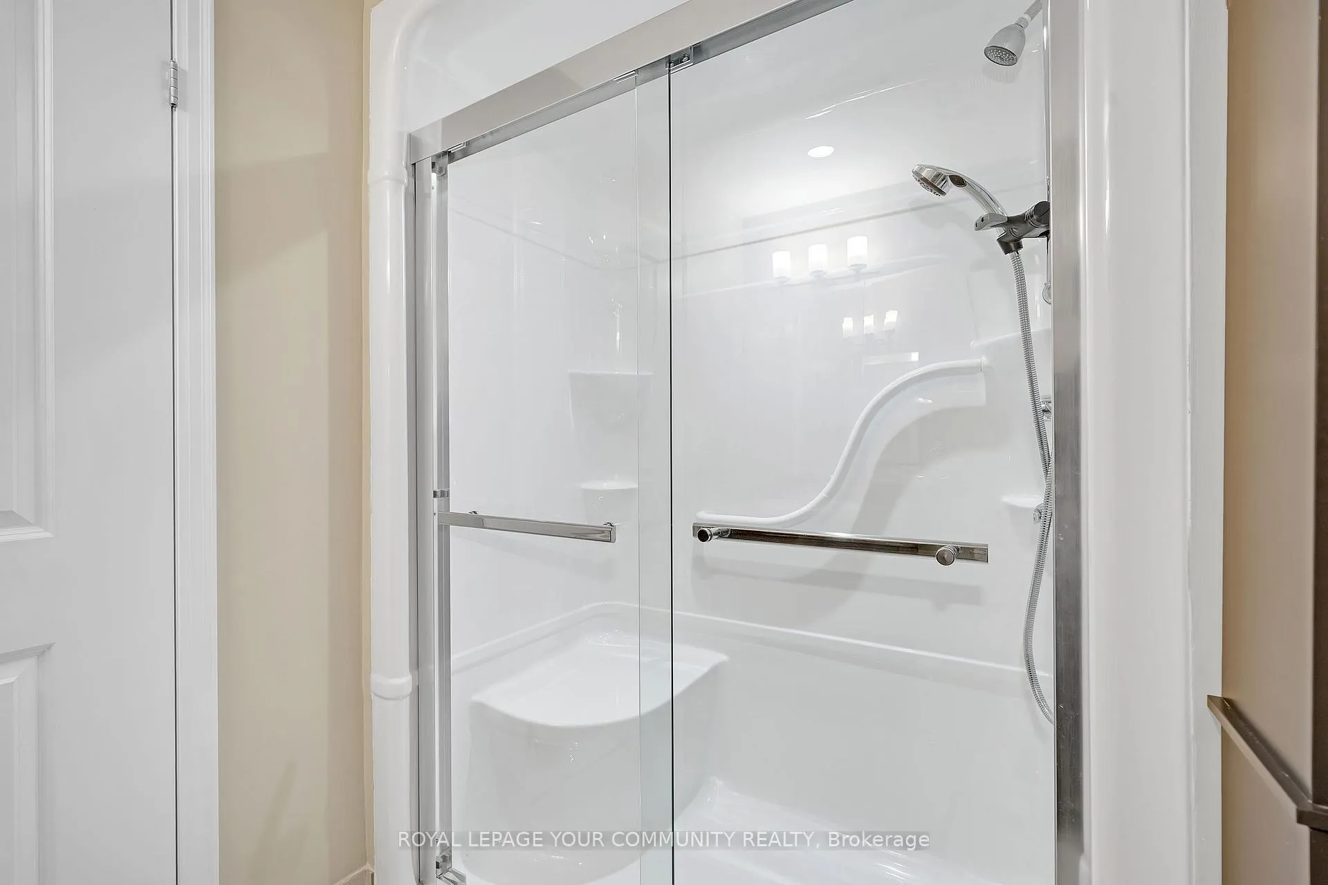 Photo 17 of Unit 301, 400 William Graham Drive, Aurora, Rural Aurora — HOMEH