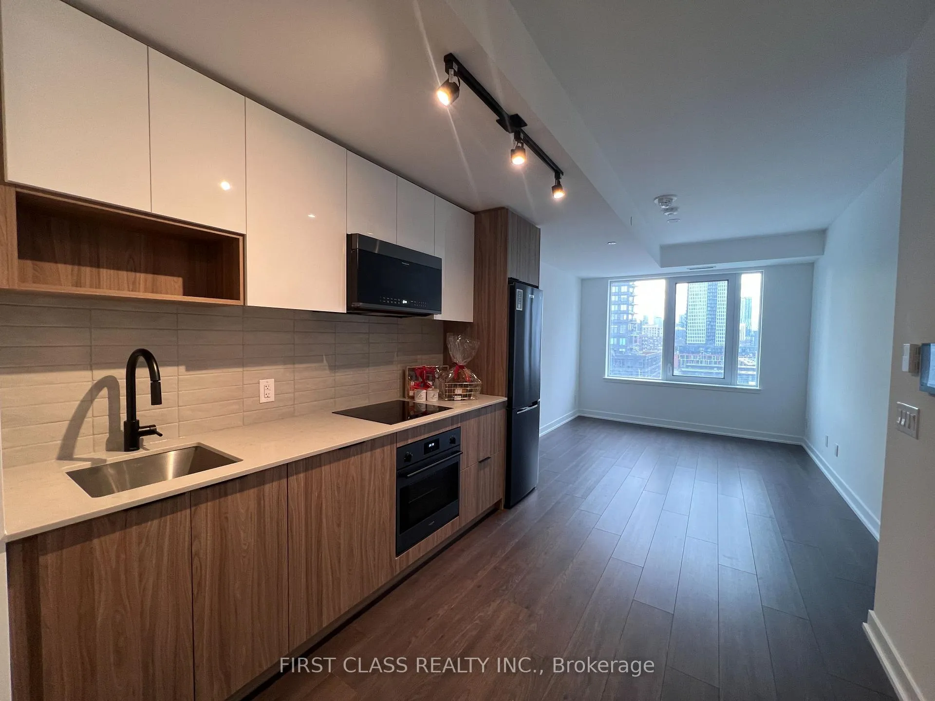 Photo 2 of Unit 720, 5 Defries Street, Toronto, Regent Park — HOMEH