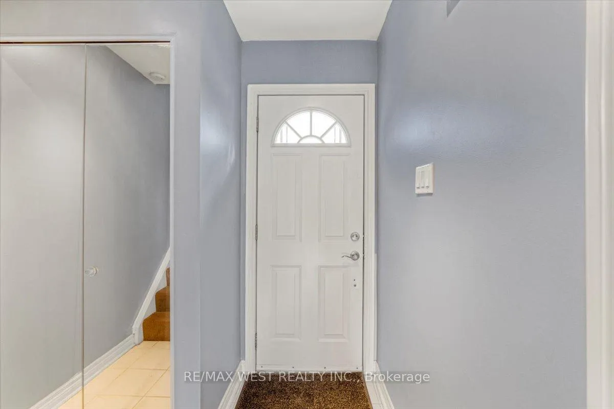 Photo 3 of Unit 33, 1020 Central Park Drive, Brampton, Northgate — HOMEH