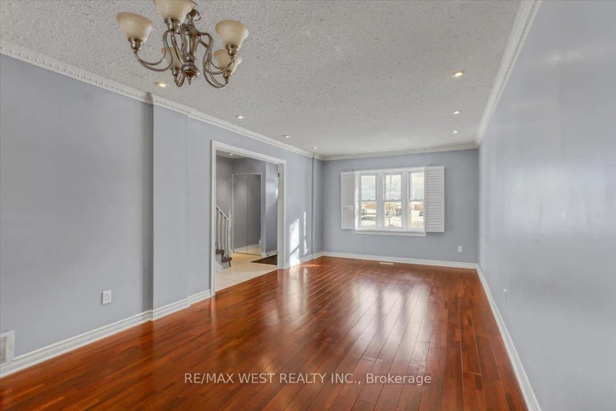 Photo 5 of Unit 33, 1020 Central Park Drive, Brampton, Northgate — HOMEH