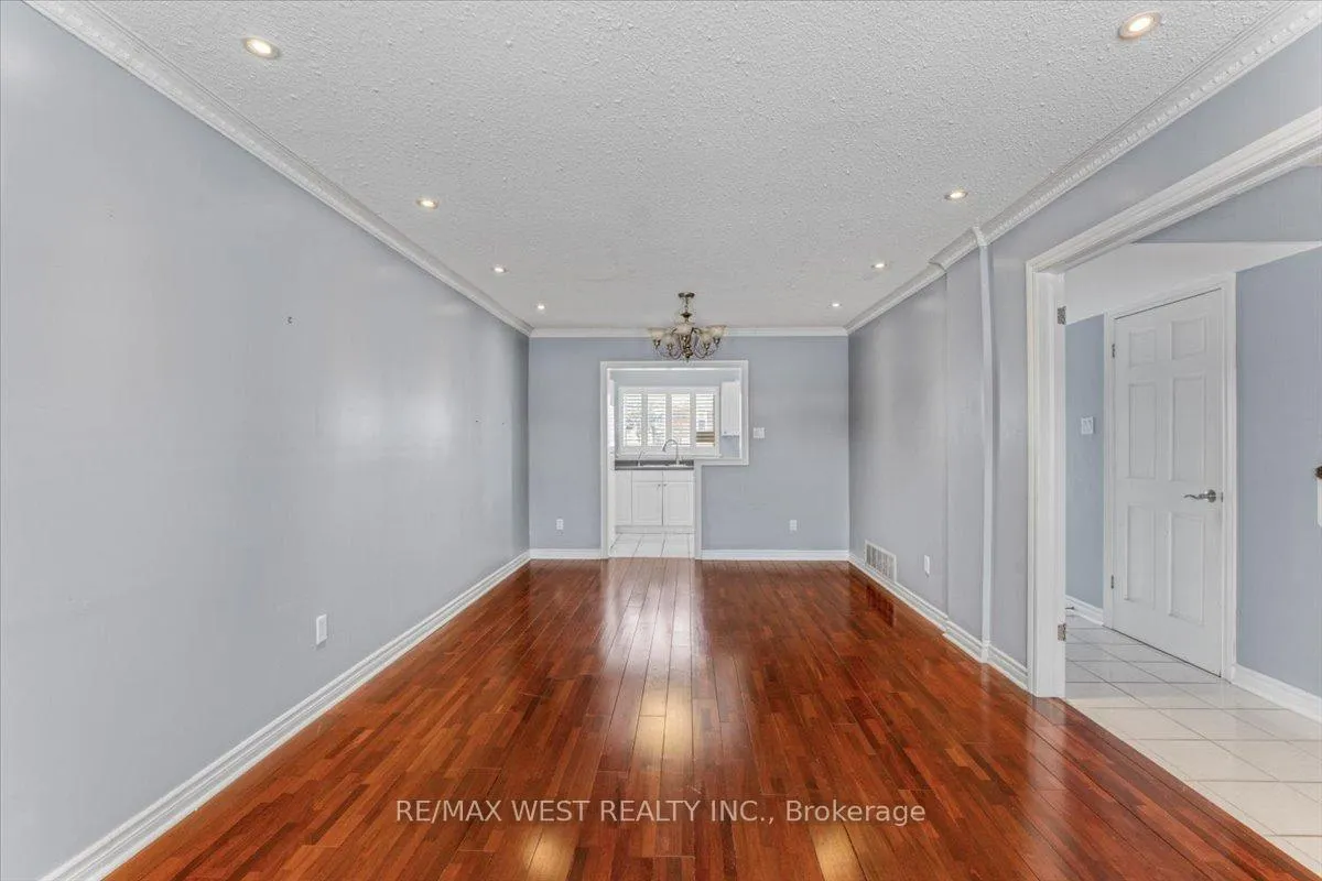 Photo 6 of Unit 33, 1020 Central Park Drive, Brampton, Northgate — HOMEH