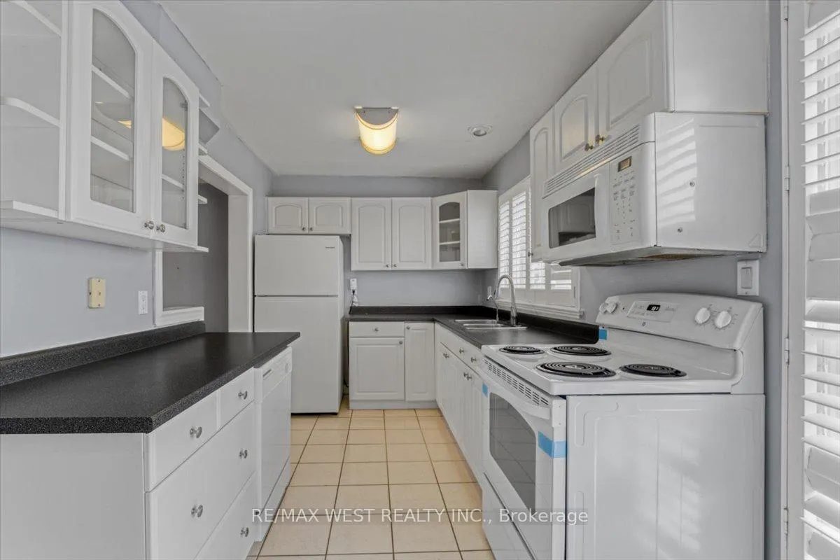 Photo 8 of Unit 33, 1020 Central Park Drive, Brampton, Northgate — HOMEH
