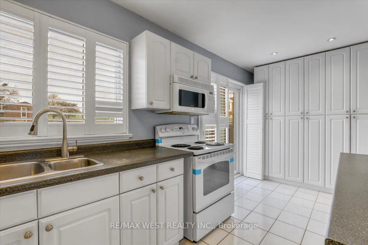 Photo 10 of Unit 33, 1020 Central Park Drive, Brampton, Northgate — HOMEH