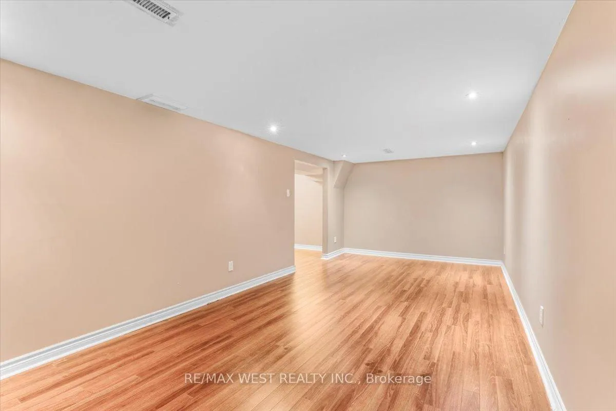 Photo 27 of Unit 33, 1020 Central Park Drive, Brampton, Northgate — HOMEH