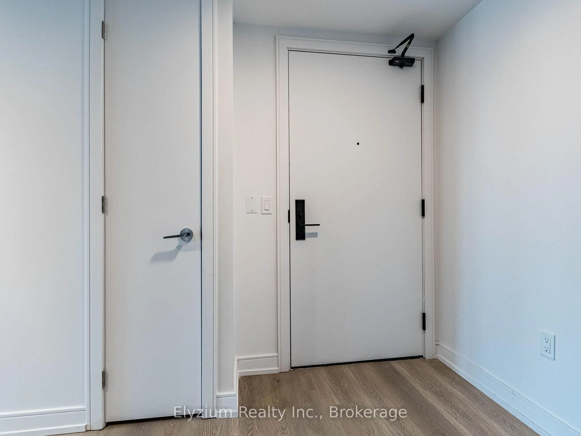 Photo 5 of Unit 1009, 1 Jarvis Street, Hamilton, Beasley — HOMEH