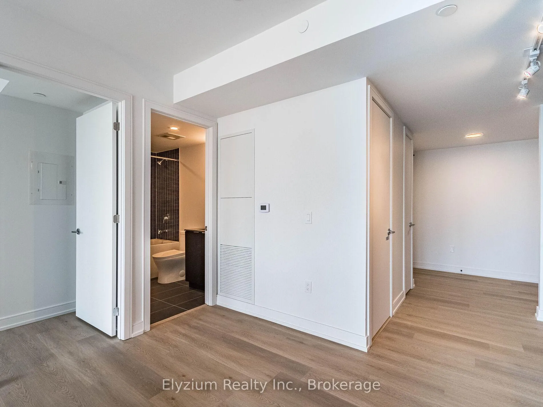 Photo 15 of Unit 1009, 1 Jarvis Street, Hamilton, Beasley — HOMEH