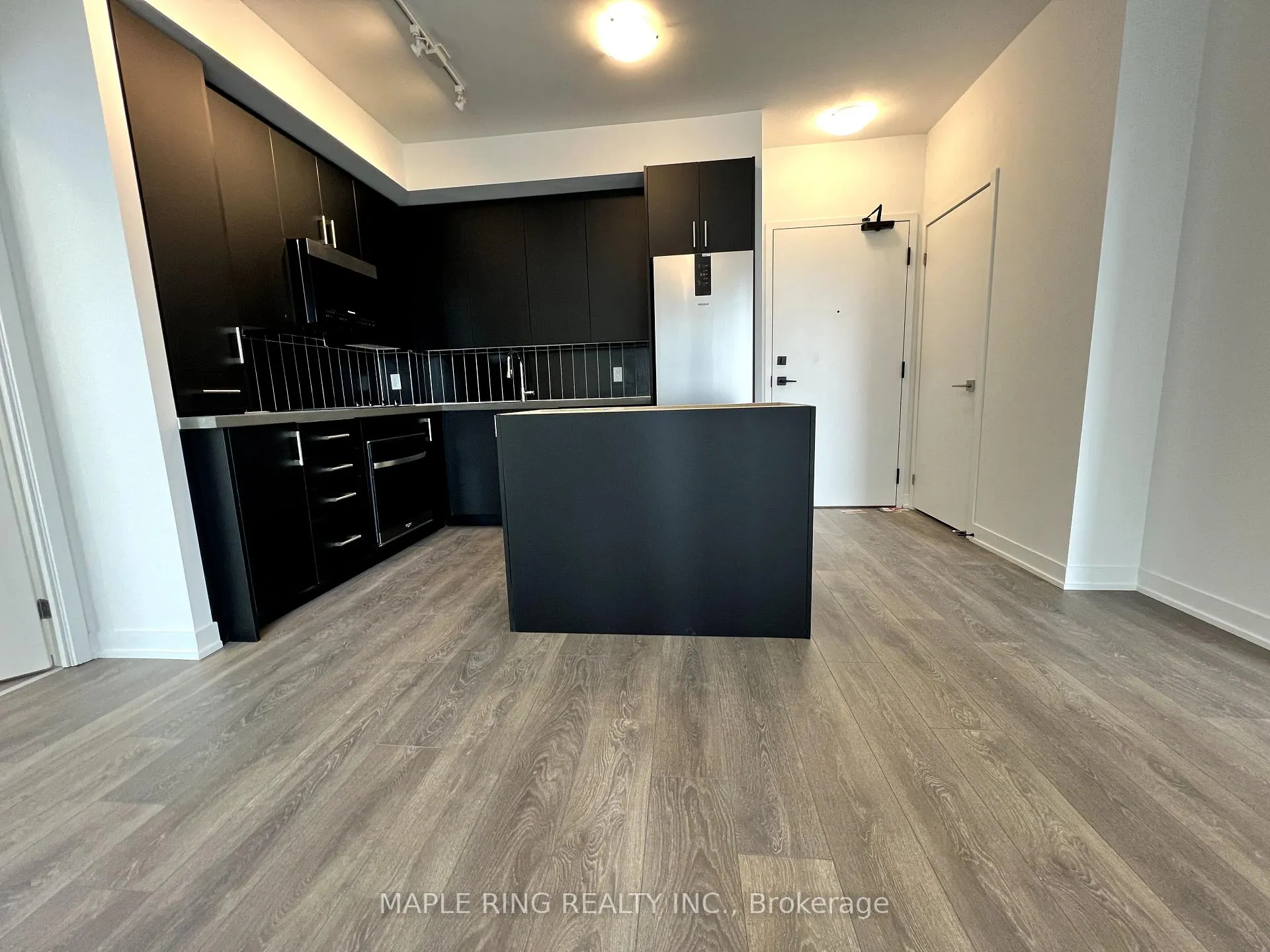 Photo 3 of Unit 319, 10 Abeja Street, Vaughan, Concord — HOMEH