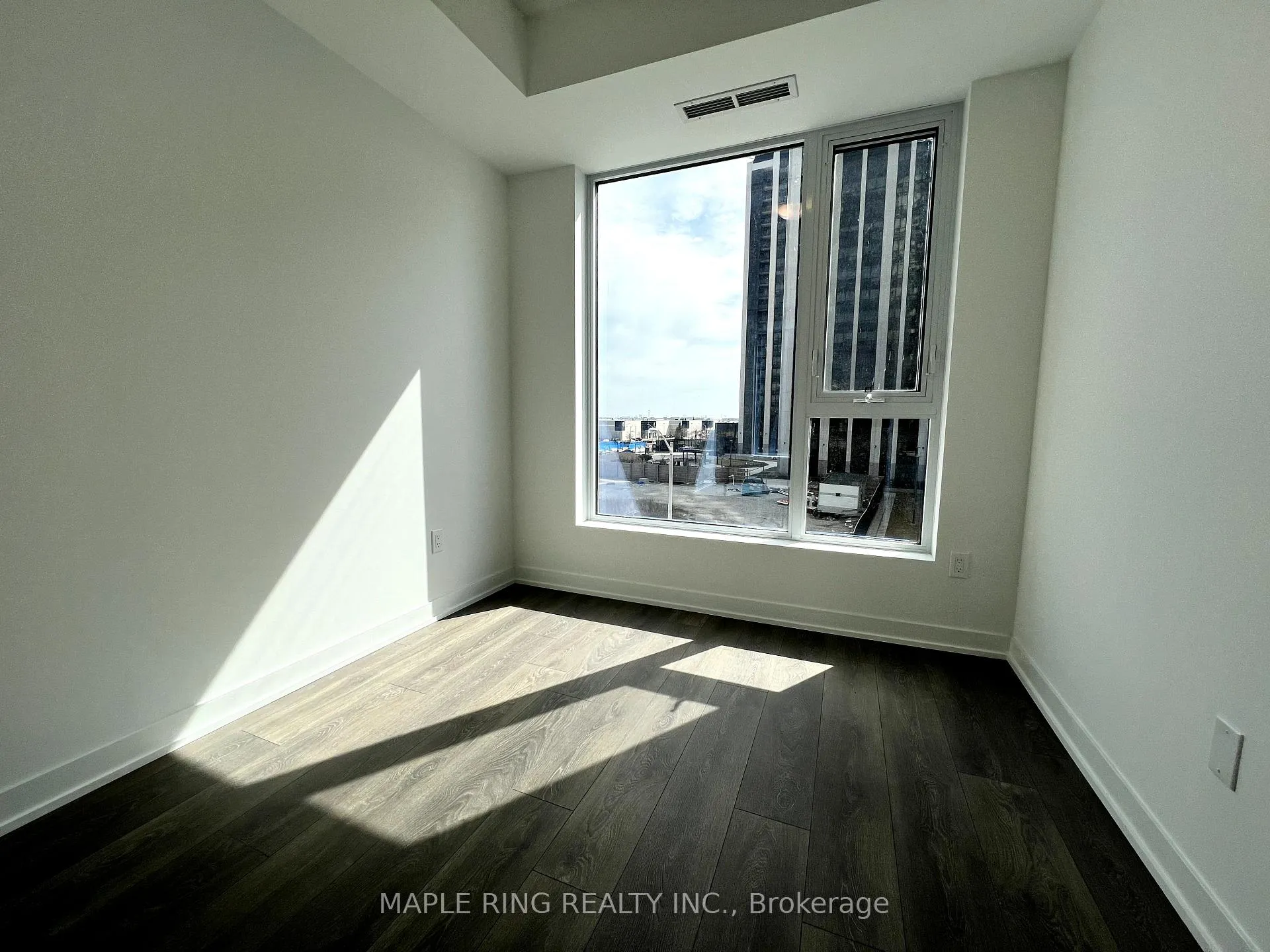 Photo 7 of Unit 319, 10 Abeja Street, Vaughan, Concord — HOMEH