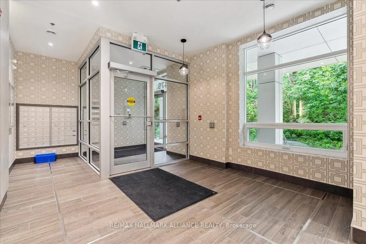 Photo 2 of Unit 402, 479 Charlton Avenue E, Hamilton, Stinson — HOMEH