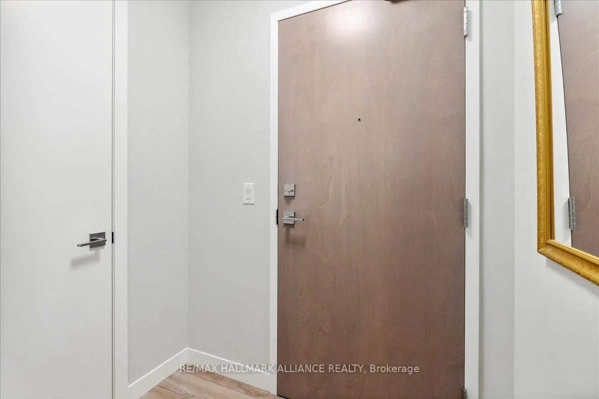 Photo 4 of Unit 402, 479 Charlton Avenue E, Hamilton, Stinson — HOMEH