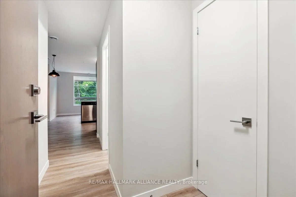 Photo 9 of Unit 402, 479 Charlton Avenue E, Hamilton, Stinson — HOMEH
