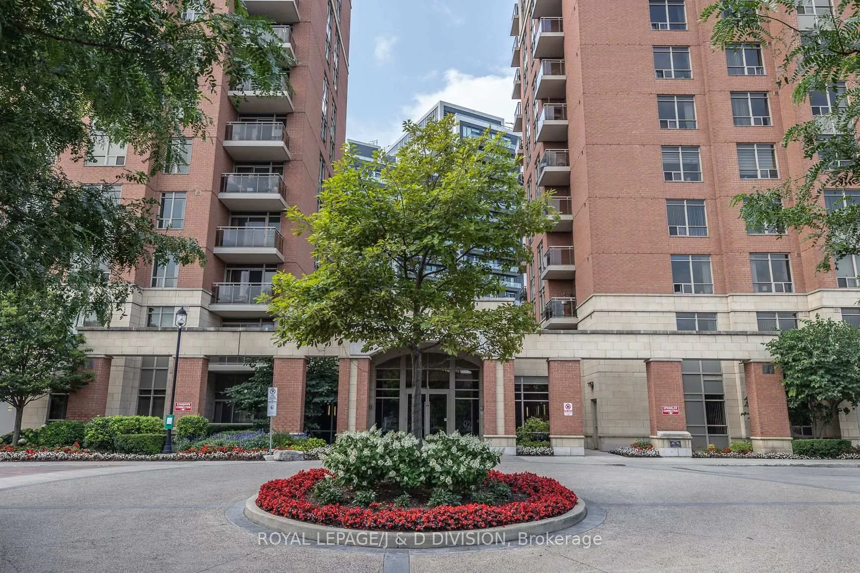 Front of Unit PH2, 75 King William Crescent