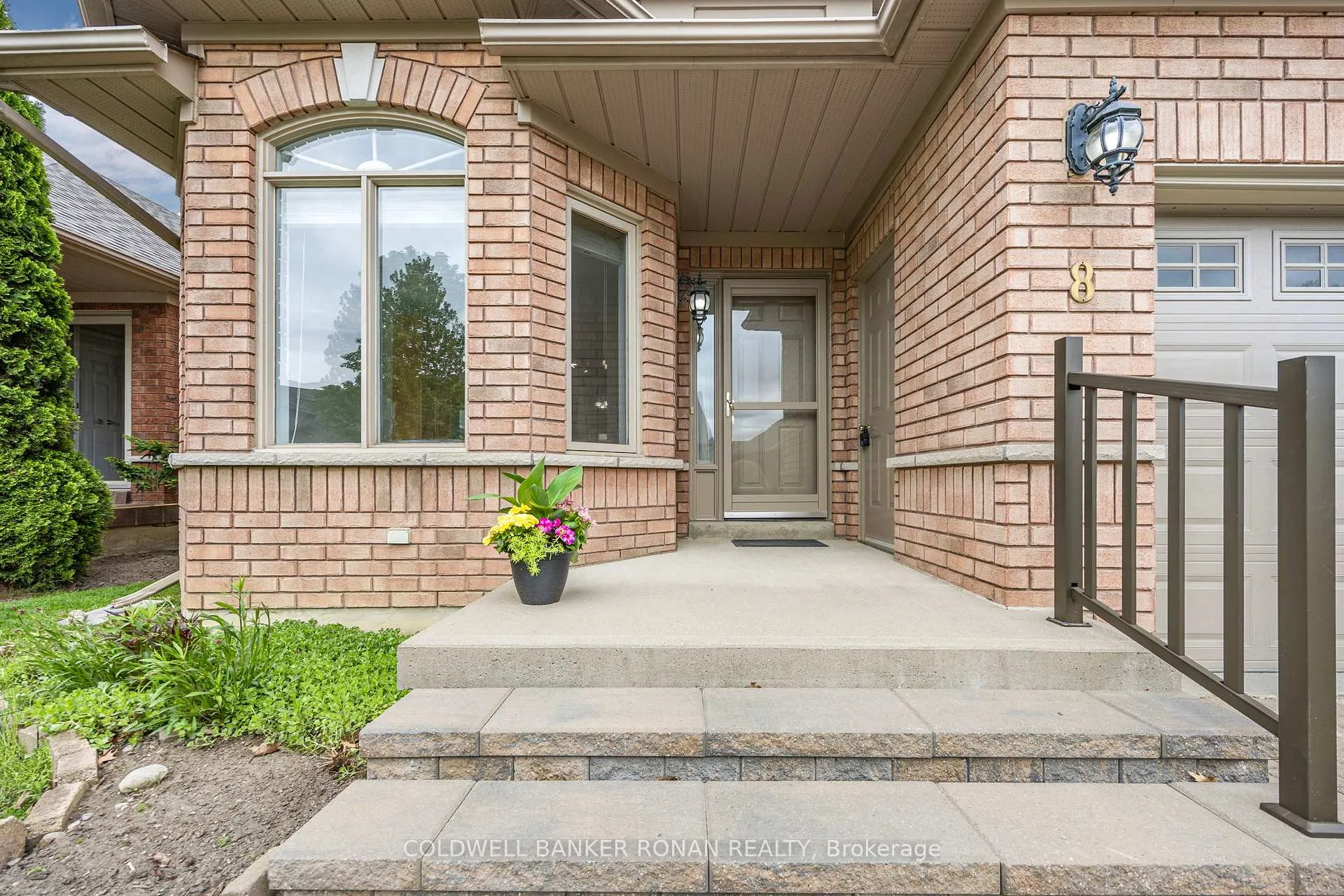 Photo 2 of Unit 9, 8 Malibu Manor W, New Tecumseth, Alliston — HOMEH